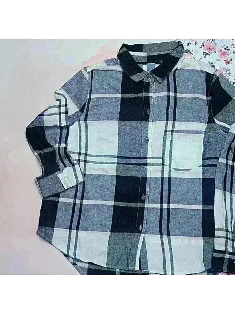 Old Navy Plaid Cropped Button Down - Picture 2 of 4